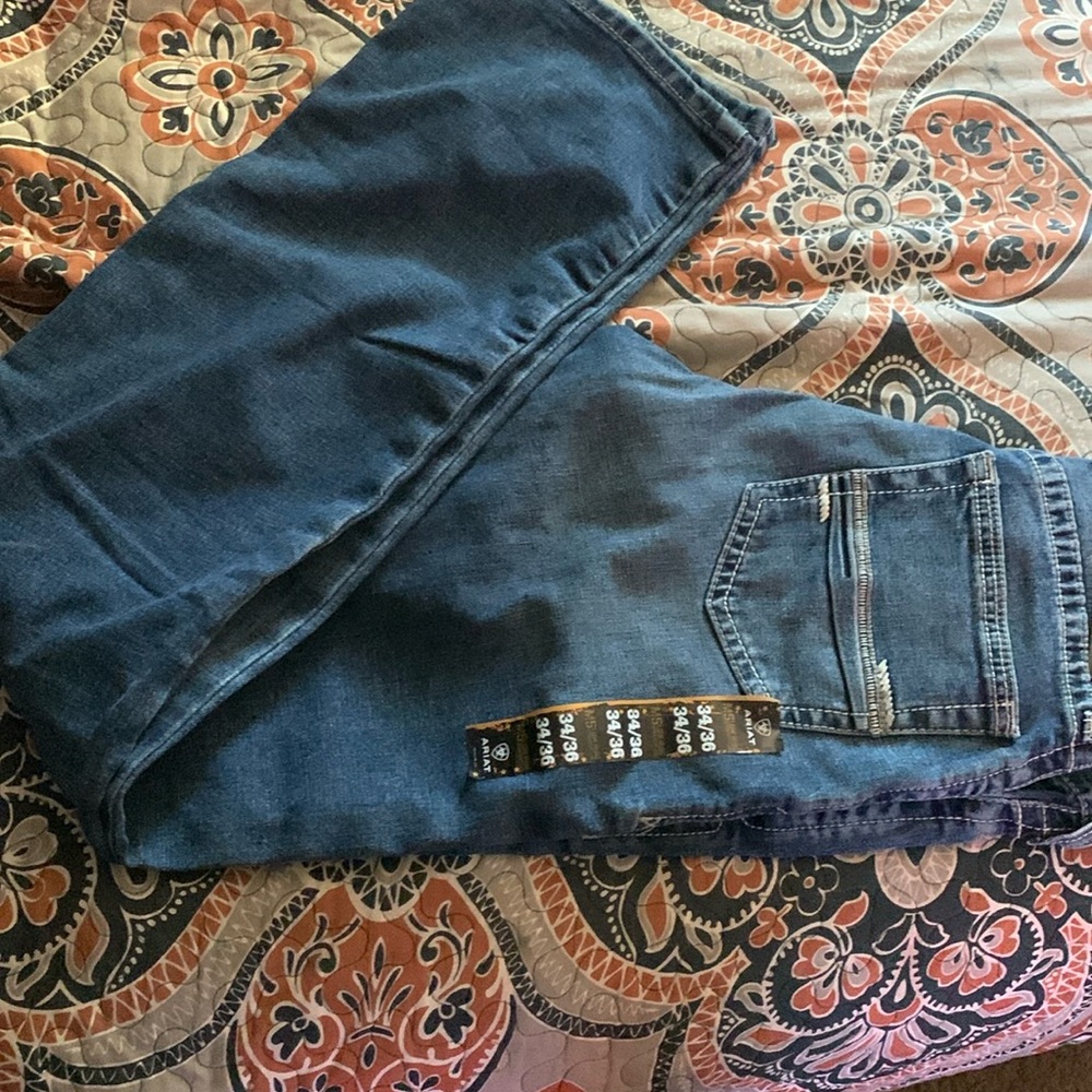 Men’s Ariat M5 new with tag 34/36